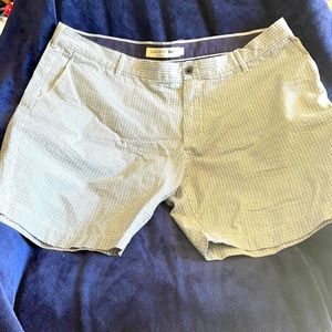 Lacoste mens regular fit size 42 shorts